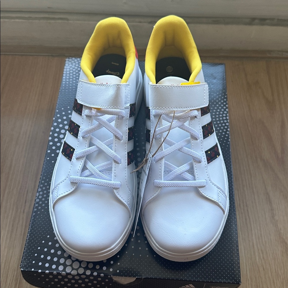 Adidas Grand Court Mickey Sneaker ๐ Big Kids Sz 6, fits Sz 7.5 US Women - Picture 3 of 10
